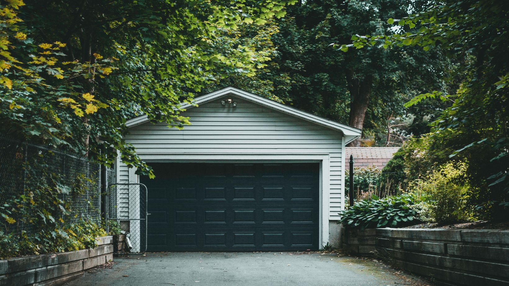 Why Should You Invest In an 8×8 Insulated Garage?